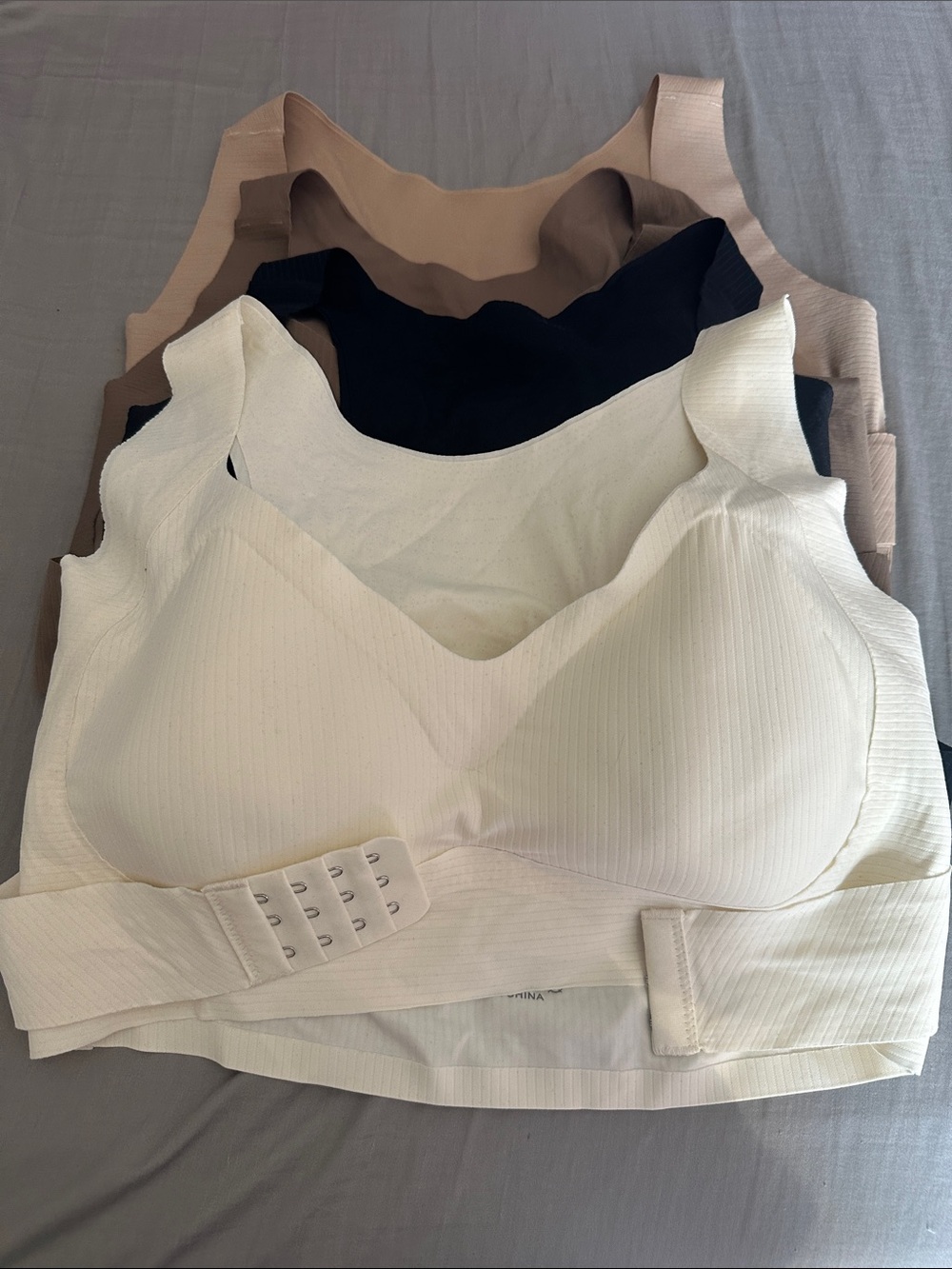 Seamless Ribbed Wireless Bra - set of 4